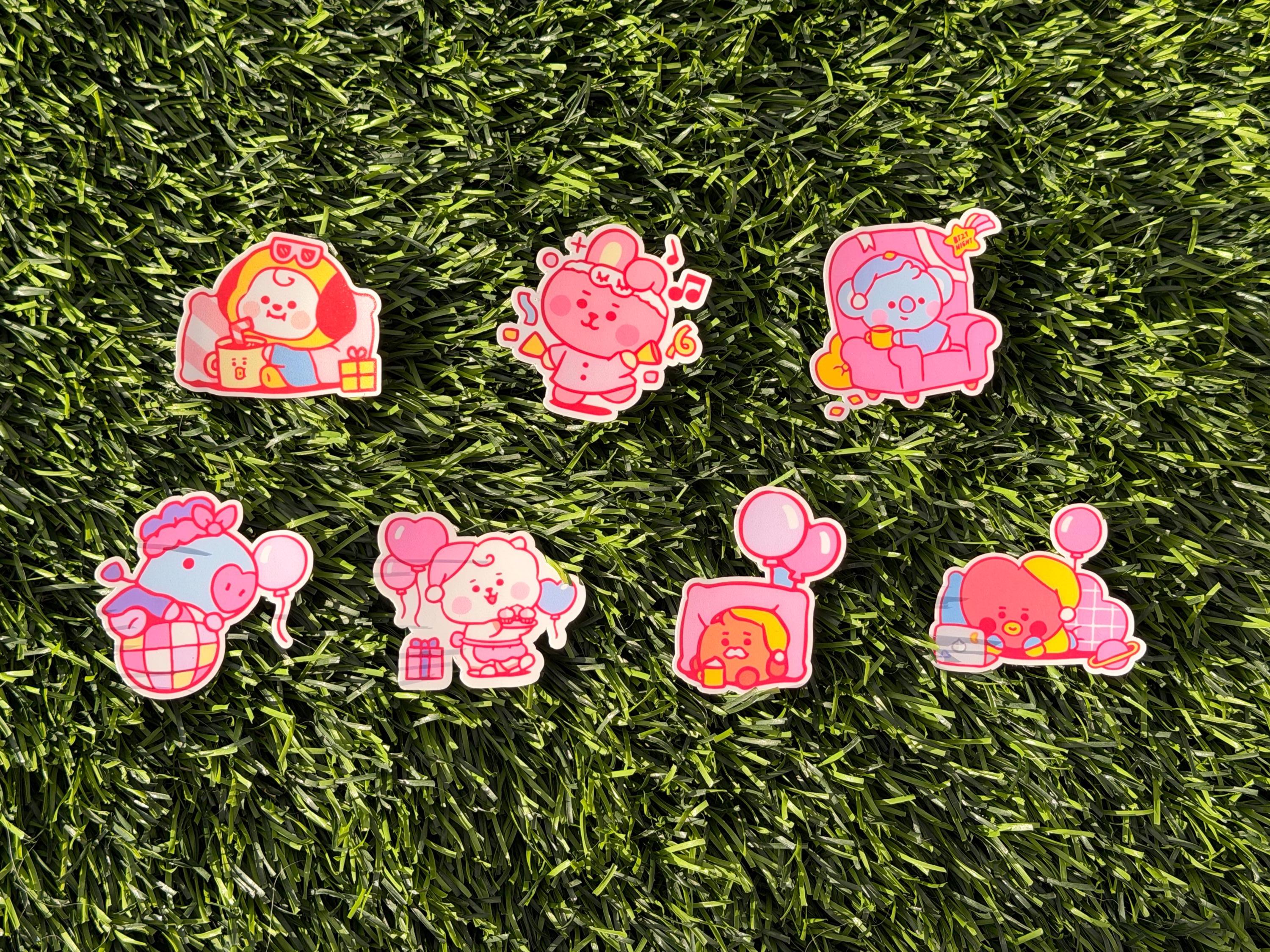 Kpop Schlafanzugparty Sticker Pack | BT21-inspirierte Charaktere | 7 Stück gestanzte Vinyl-Aufkleber, wasserfest