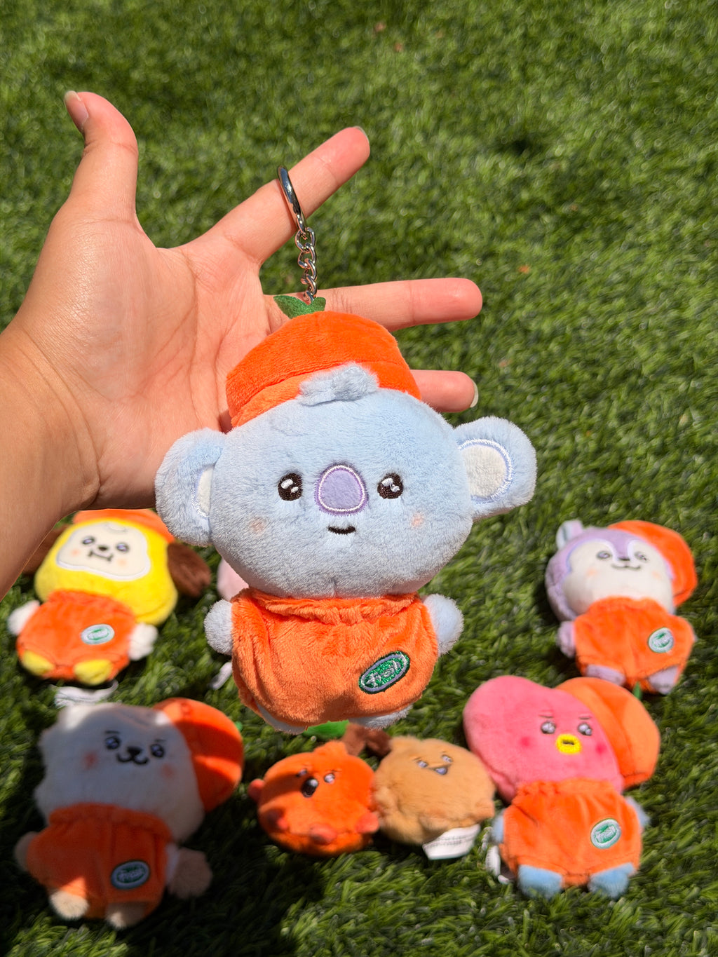 Llavero de peluche KPOP | Serie 2 Colección Naranja | Llavero lindo de personaje Kawaii, mini amuleto de peluche suave, regalo inspirado en BTS