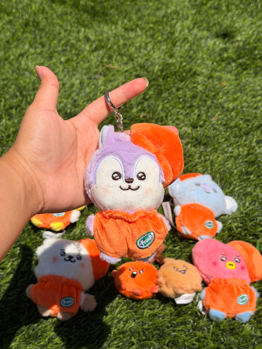 Llavero de peluche KPOP | Serie 2 Colección Naranja | Llavero lindo de personaje Kawaii, mini amuleto de peluche suave, regalo inspirado en BTS