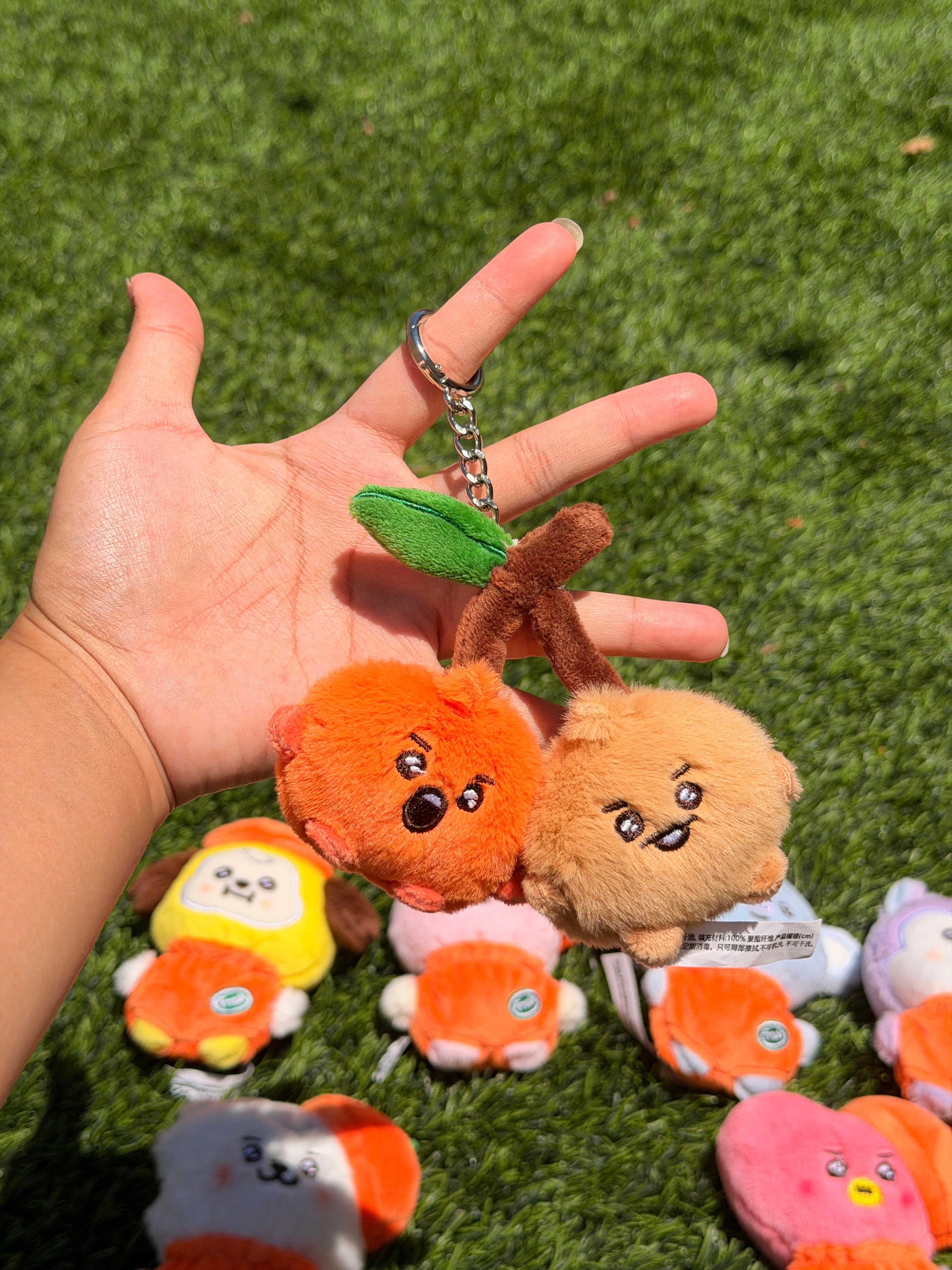 Llavero de peluche KPOP | Serie 2 Colección Naranja | Llavero lindo de personaje Kawaii, mini amuleto de peluche suave, regalo inspirado en BTS