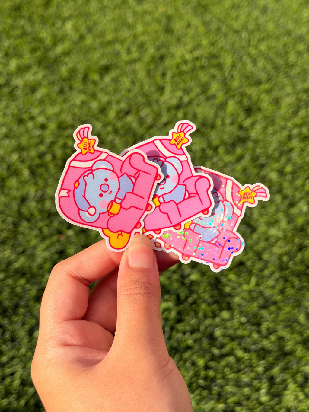 Kpop Schlafanzugparty Sticker Pack | BT21-inspirierte Charaktere | 7 Stück gestanzte Vinyl-Aufkleber, wasserfest