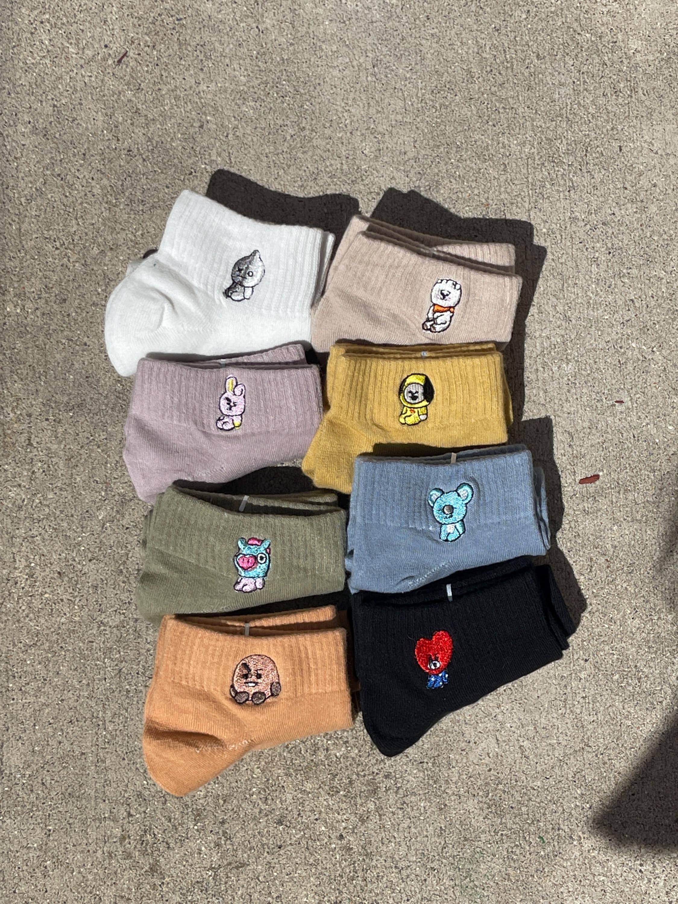 Juego de calcetines tobilleros bordados BT21 | Regalo para fans del Kpop, calcetines de personajes en colores pastel