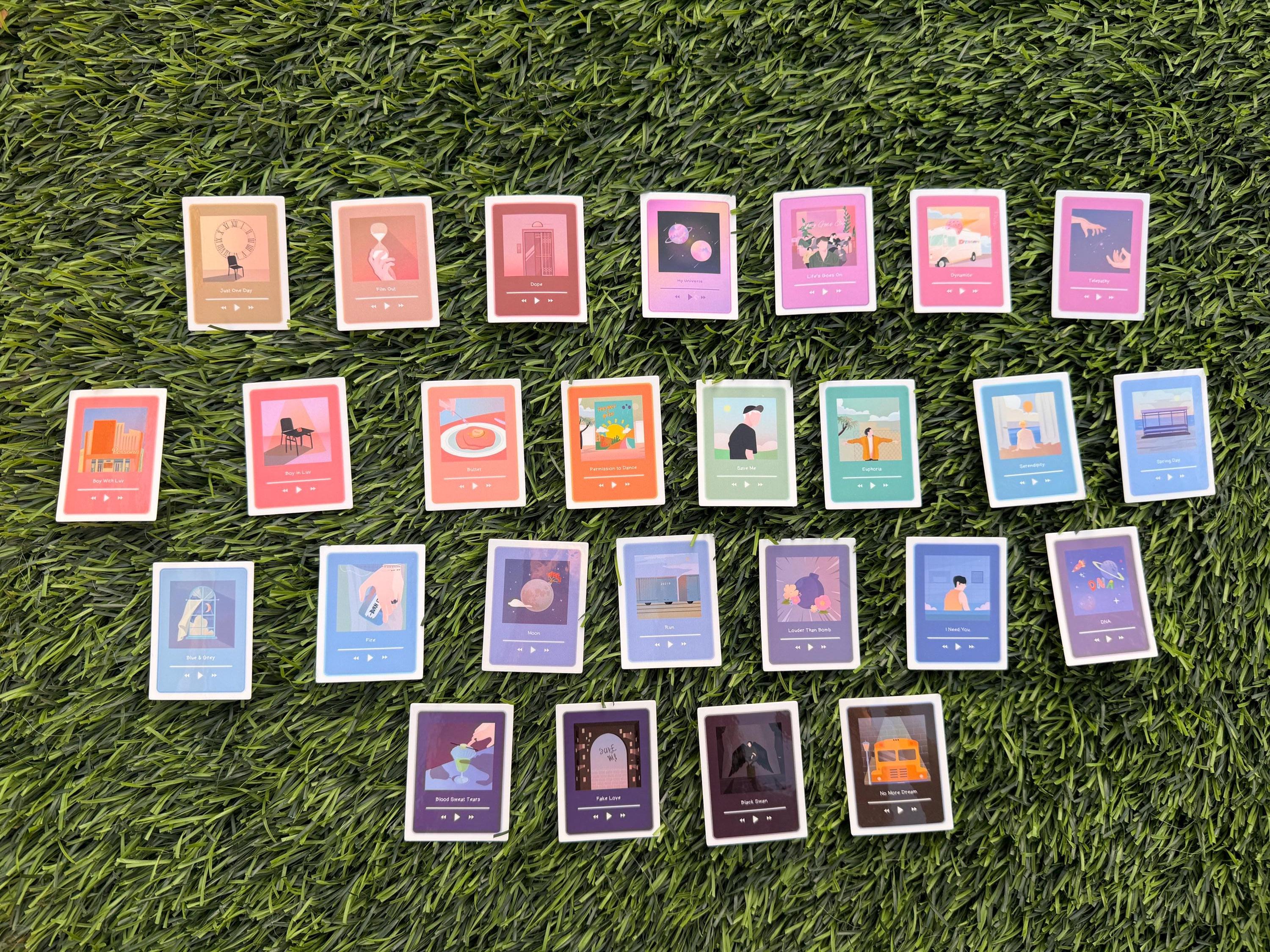 K-Pop-Song-inspiriertes Sticker-Set | 27 gestanzte Vinyl-Aufkleber | Glänzende, wasserfeste Abziehbilder